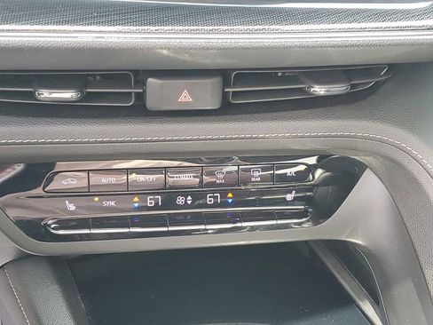 Used 2021 Buick Envision Essence w/ Sport Touring Package FWD image 18