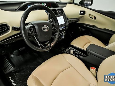 Used 2021 Toyota Prius XLE image 11