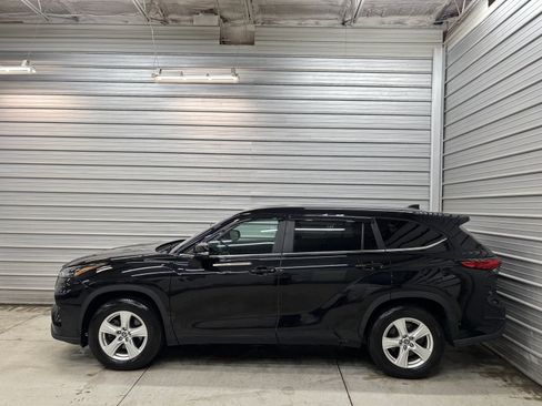 Used 2023 Toyota Highlander LE image 10