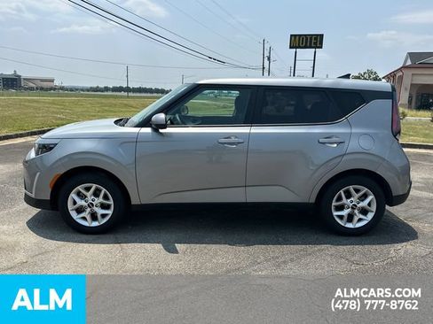 Used 2025 Kia Soul LX w/ LX Technology Package FWD image 9