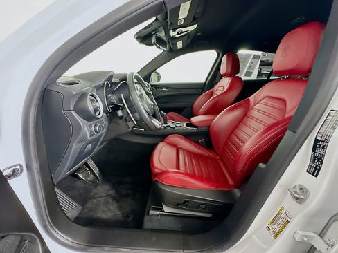 Used 2023 Alfa Romeo Stelvio Sprint image 13