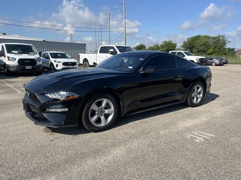 Used 2018 Ford Mustang Coupe RWD image 4