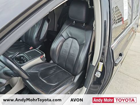 Used 2018 Chrysler Pacifica Touring-L Plus image 9