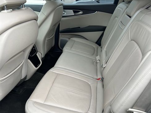 Used 2017 Lincoln MKX Reserve w/ Luxury Package image 9