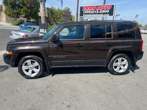 Used 2014 Jeep Patriot Latitude AWD/4WD image 4