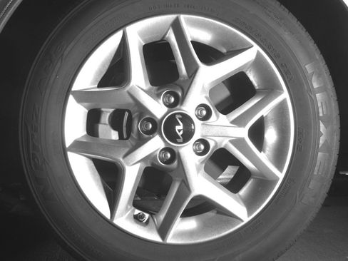 Used 2025 Kia Soul LX w/ LX Technology Package FWD image 17