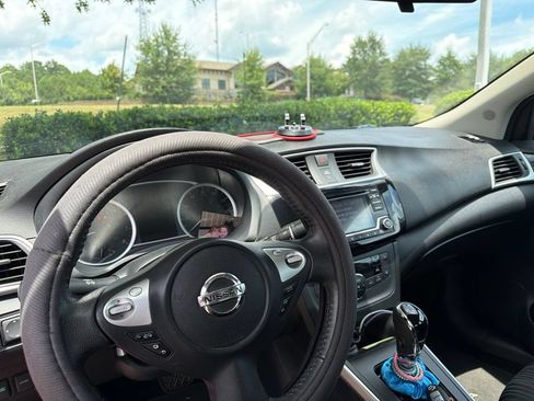 Used 2018 Nissan Sentra SV FWD image 13