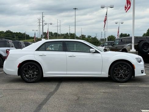 Used 2022 Chrysler 300 Touring L w/ Popular Equipment Group AWD/4WD image 4