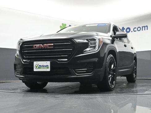 Used 2024 GMC Terrain SLE w/ Driver Convenience Package FWD image 7