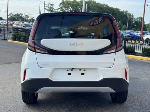 Certified 2025 Kia Soul LX w/ LX Technology Package FWD image 5