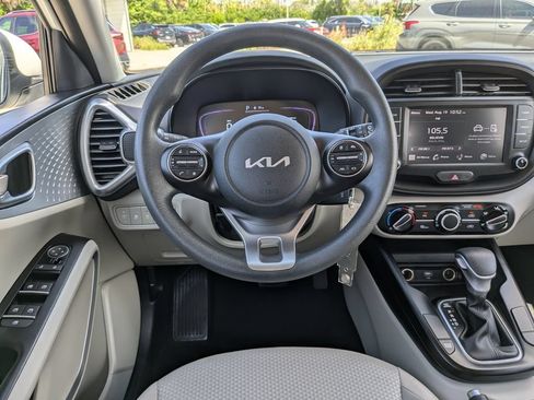 Certified 2025 Kia Soul LX w/ LX Technology Package FWD image 14