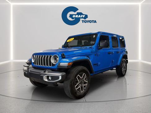 Used 2025 Jeep Wrangler Unlimited Sahara AWD/4WD image 12