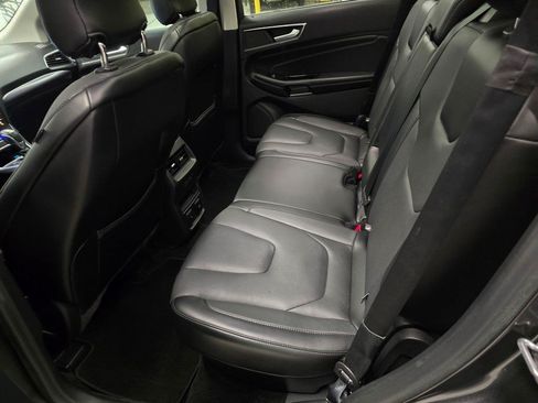 Used 2018 Ford Edge Titanium w/ Equipment Group 302A AWD/4WD image 31