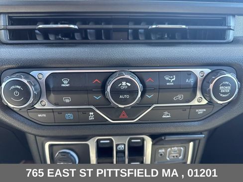 Used 2024 Jeep Wrangler Unlimited AWD/4WD image 20