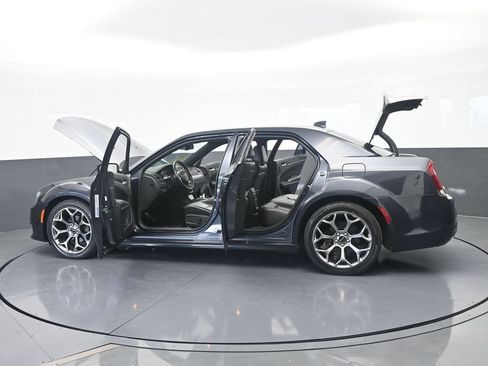 Used 2018 Chrysler 300 S w/ 300S Premium Group RWD image 74
