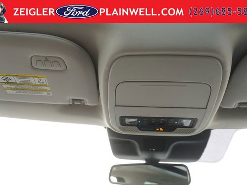 Used 2025 Ford Expedition Active AWD/4WD image 38