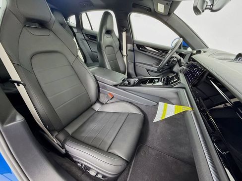 Certified 2025 Porsche Panamera RWD image 30