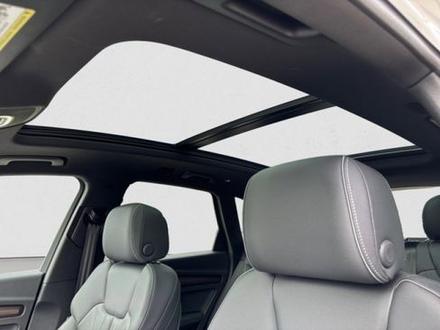 Used 2024 Audi Q5 e Premium Plus w/ Premium Plus Package image 12