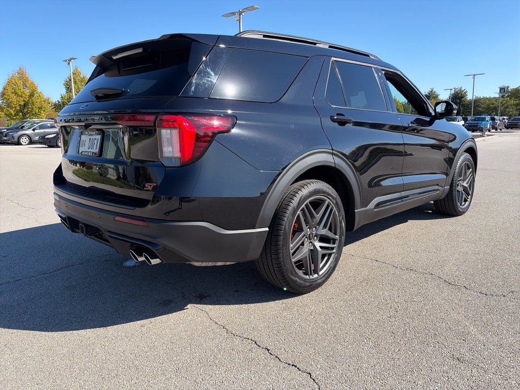 Used 2025 Ford Explorer ST AWD/4WD image 8
