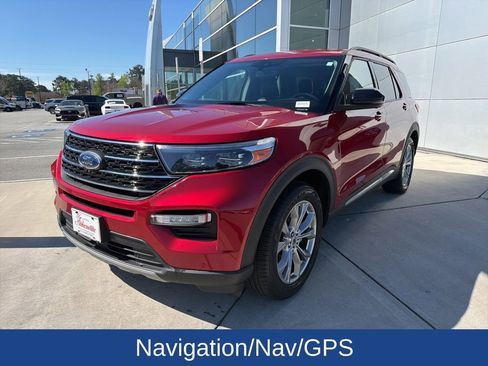Used 2022 Ford Explorer XLT w/ Equipment Group 202A image 5