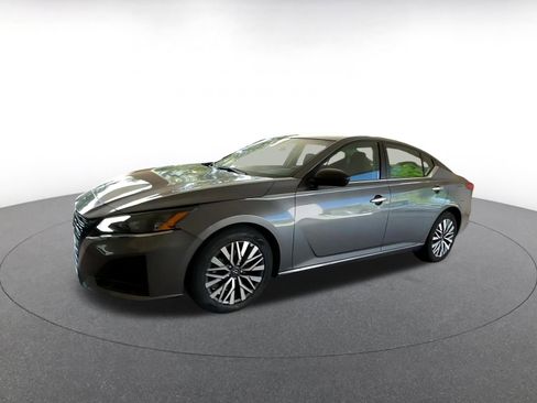 Used 2025 Nissan Altima 2.5 SV image 8