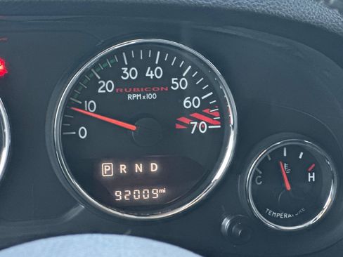 Used 2016 Jeep Wrangler Unlimited Rubicon image 24