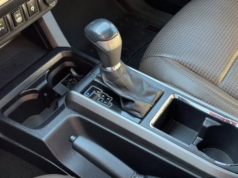 Used 2017 Toyota Tacoma Limited image 35