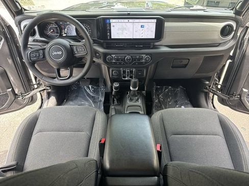 Used 2024 Jeep Gladiator Sport AWD/4WD image 9