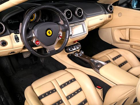 Used 2011 Ferrari California image 2