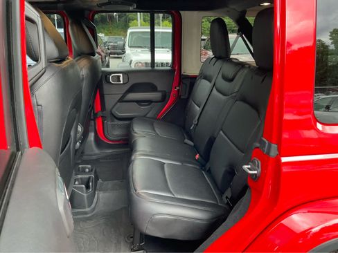 Used 2022 Jeep Wrangler Unlimited Sahara w/ LED Lighting Group AWD/4WD image 23