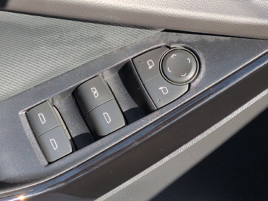 Used 2026 Chevrolet Equinox LT AWD/4WD image 10