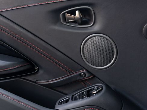 Used 2023 Aston Martin V8 Vantage Roadster RWD image 36