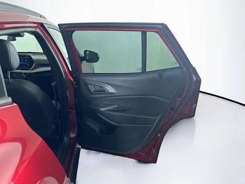 Used 2025 Chevrolet Trax LT w/ LT Convenience Package image 30