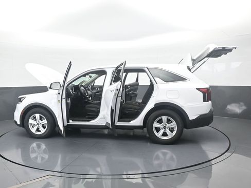 Used 2023 Kia Sorento LX image 69