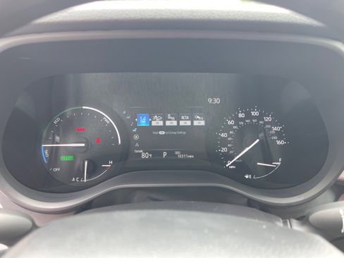 Used 2025 Toyota Sienna LE w/ LE Plus Package FWD image 4