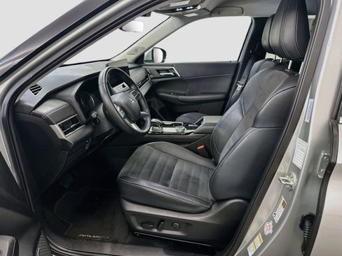 Used 2025 Mitsubishi Outlander SE AWD/4WD image 13
