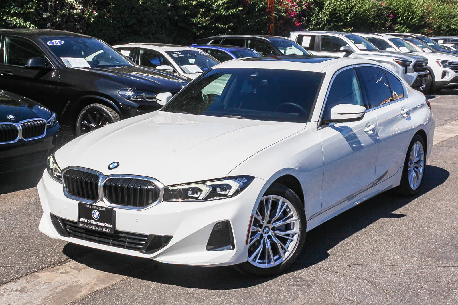 Used 2024 BMW 330i Sedan w/ Premium Package RWD image 1