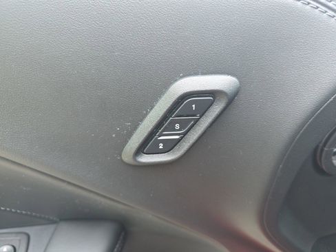 Used 2022 Dodge Challenger SXT w/ Plus Package image 15