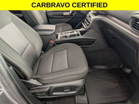 Used 2023 Ford Explorer XLT AWD/4WD image 33
