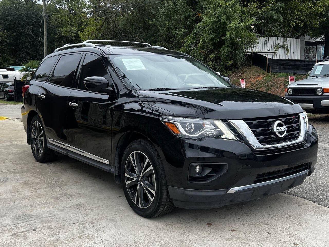 Used 2019 Nissan Pathfinder Platinum w/ Cargo Package FWD image 8