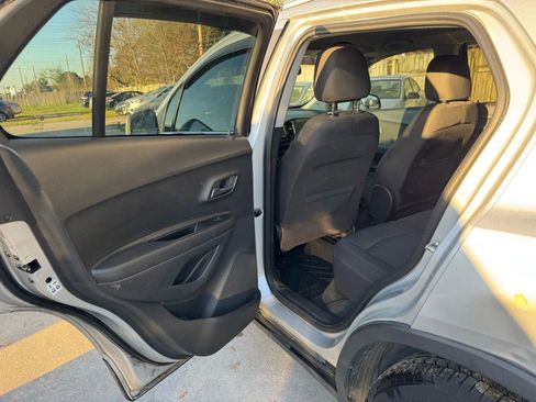 Used 2019 Chevrolet Trax LT FWD image 17