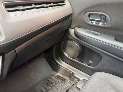 Used 2018 Honda HR-V EX image 11