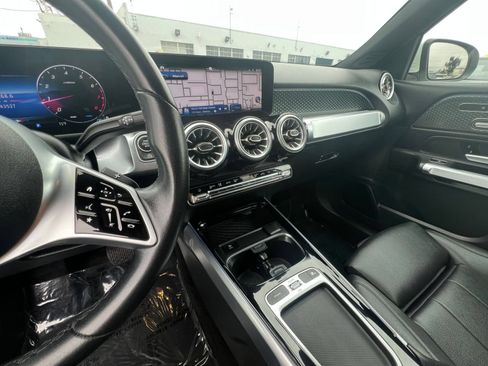 Used 2025 Mercedes-Benz GLB 250 image 41