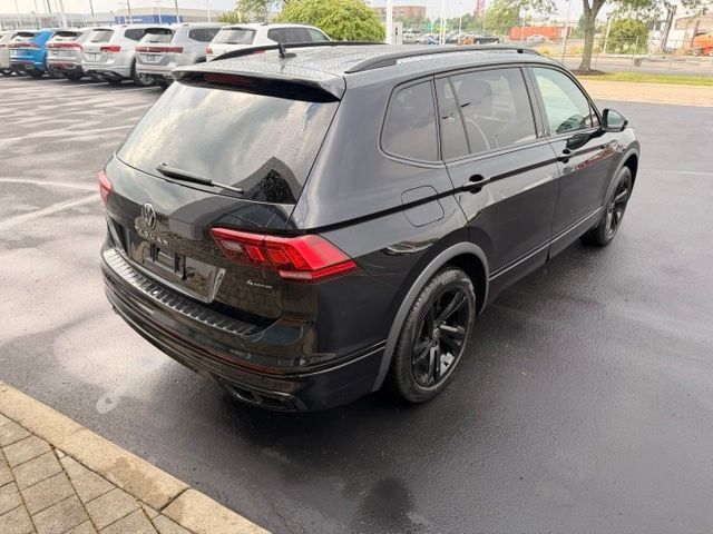 Certified 2024 Volkswagen Tiguan SE R-Line AWD/4WD image 4