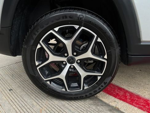 Used 2025 Jeep Compass Limited AWD/4WD image 9