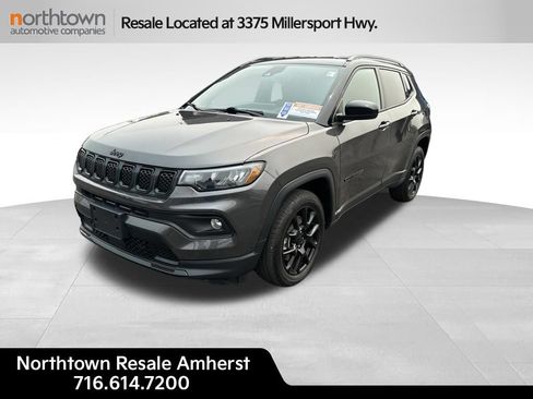 Used 2023 Jeep Compass Latitude w/ Convenience Group AWD/4WD image 1