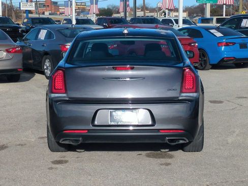 Used 2023 Chrysler 300 Touring w/ Sport Appearance Package image 7