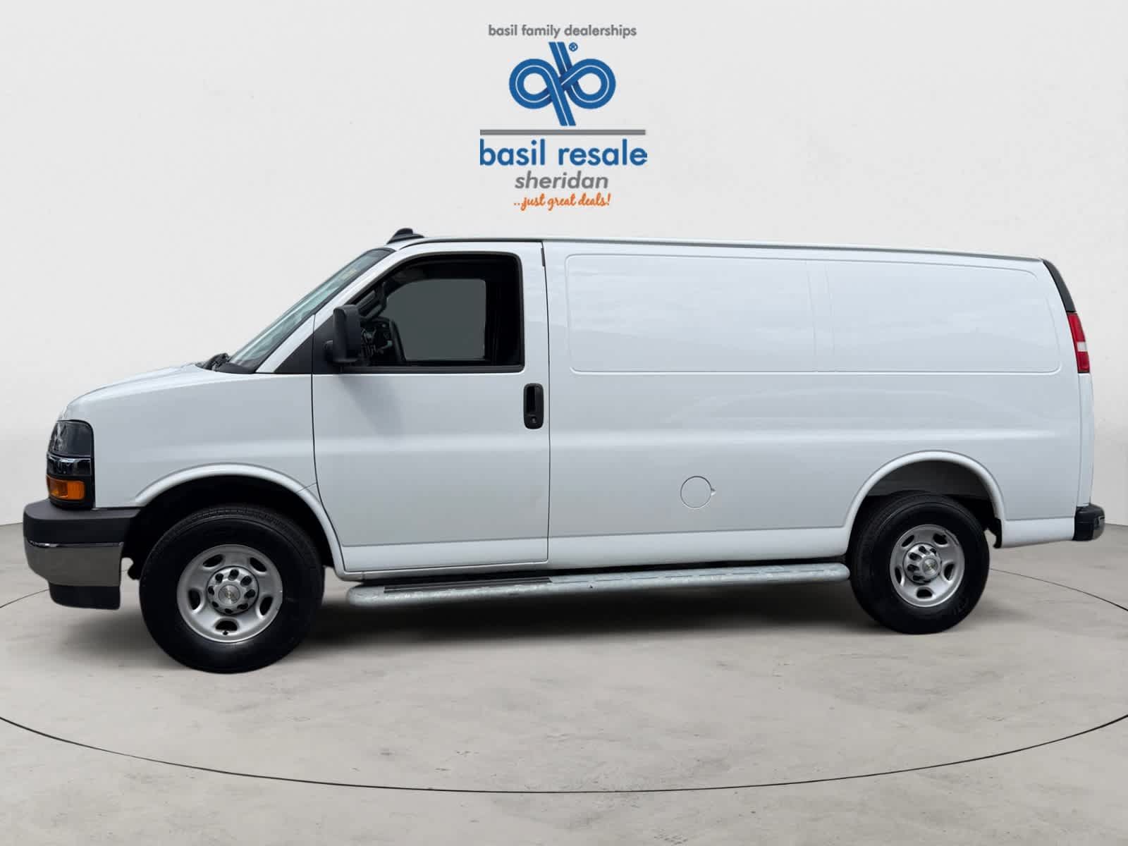 Used 2025 Chevrolet Express 2500 w/ Driver Convenience Package RWD image 3