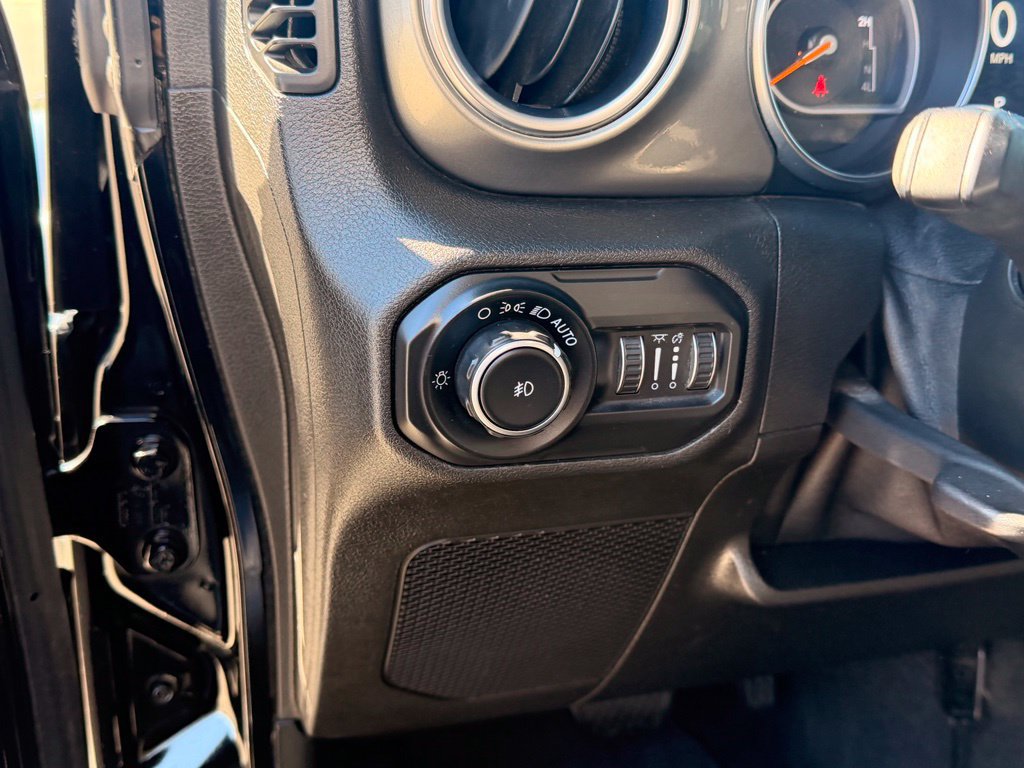 Used 2019 Jeep Wrangler Unlimited Sahara AWD/4WD image 18