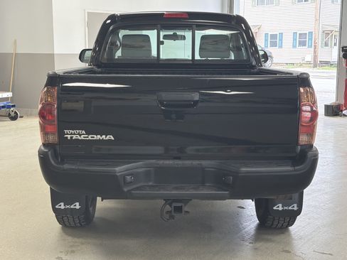 Used 2014 Toyota Tacoma 4x4 Regular Cab image 8